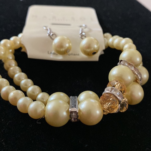 2/$12 Sale.  Beaded bracelet with earrings.  Bracelet is stretchable. Pale cream - Picture 5 of 5